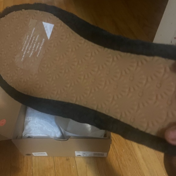 black ugg slide (fresh out box ) - Picture 11 of 12